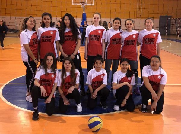 Yıldız Kızlar Voleybol İlçe 3.sü Cumhuriyet Ortaokulu
